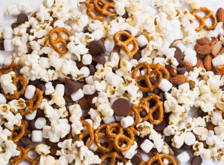 Popcorn with Pretzels and Marshmallows