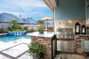 Outdoor kitchen with built in appliances