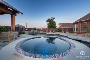 Circular custom spa and pool